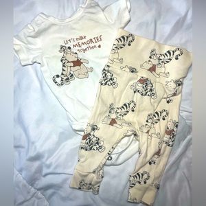 H &M / Disney Winnie the Pooh 2pc short-sleeve onesie & pants sz 1-2mo